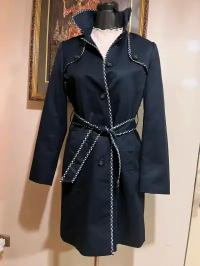 Abrigo gabardina azul con borde decorativo - miniatura 2
