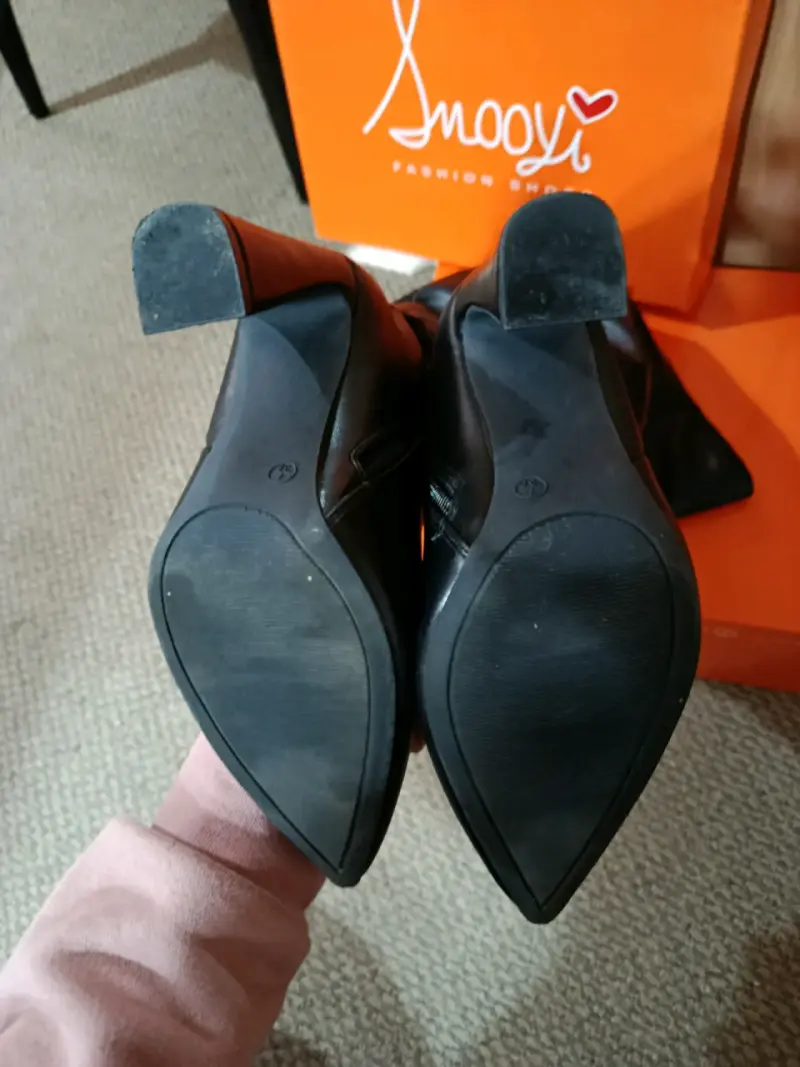 Botas negras con taco alto - 4