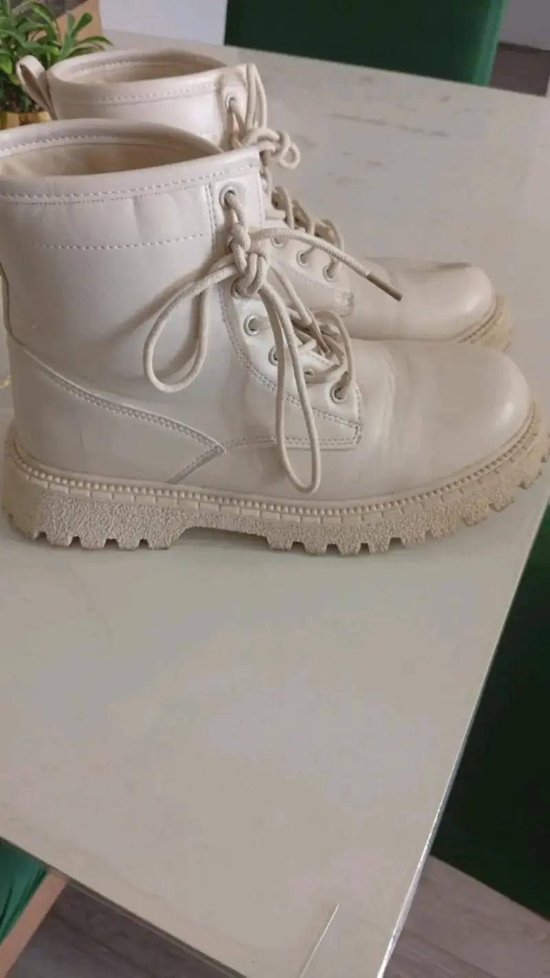 Botas blancas estilo combat