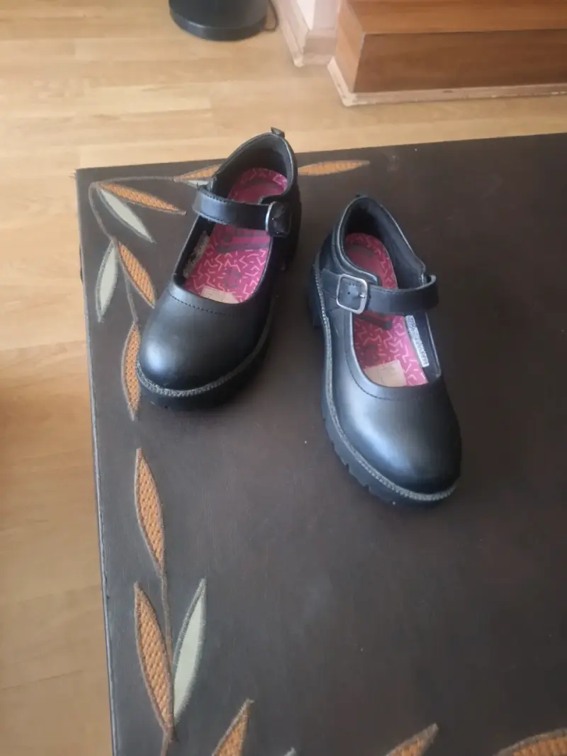 Zapatos negros de niña - 1