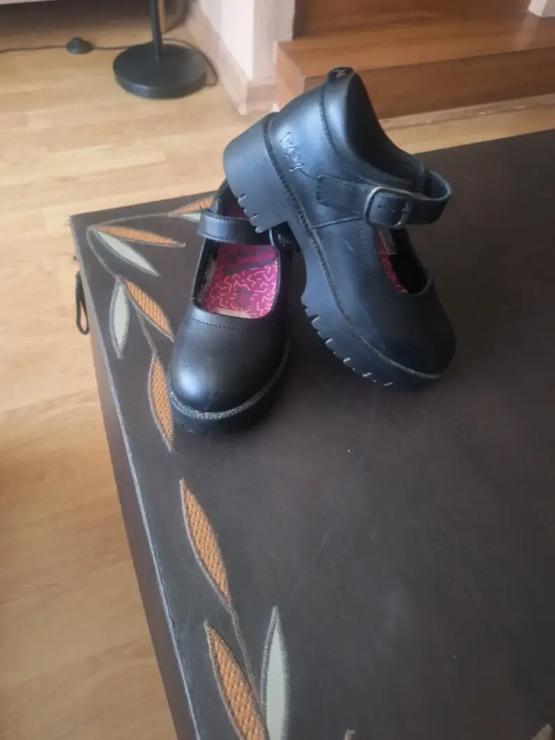 Zapatos negros de niña - 2