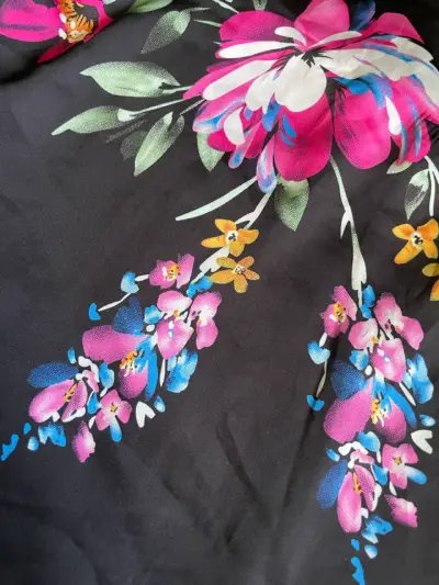 Blusa floral negra - miniatura 2