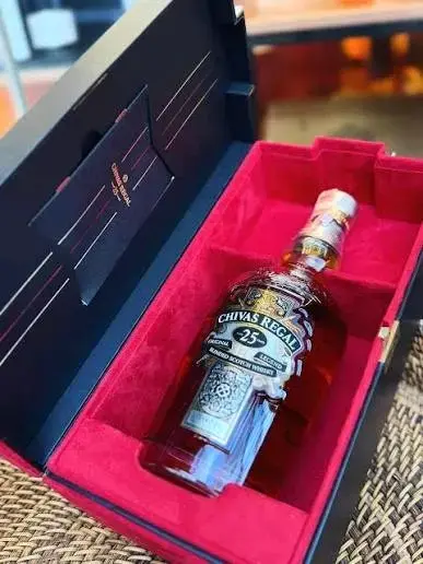 Caja Chivas Regal 25 años - 2