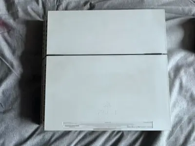 Consola PlayStation 4 blanca con control - miniatura 2