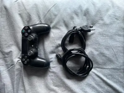 Consola PlayStation 4 blanca con control - miniatura 3