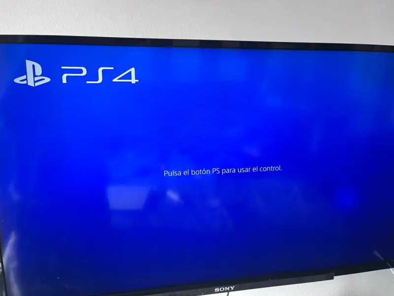 Consola PlayStation 4 blanca con control - 4