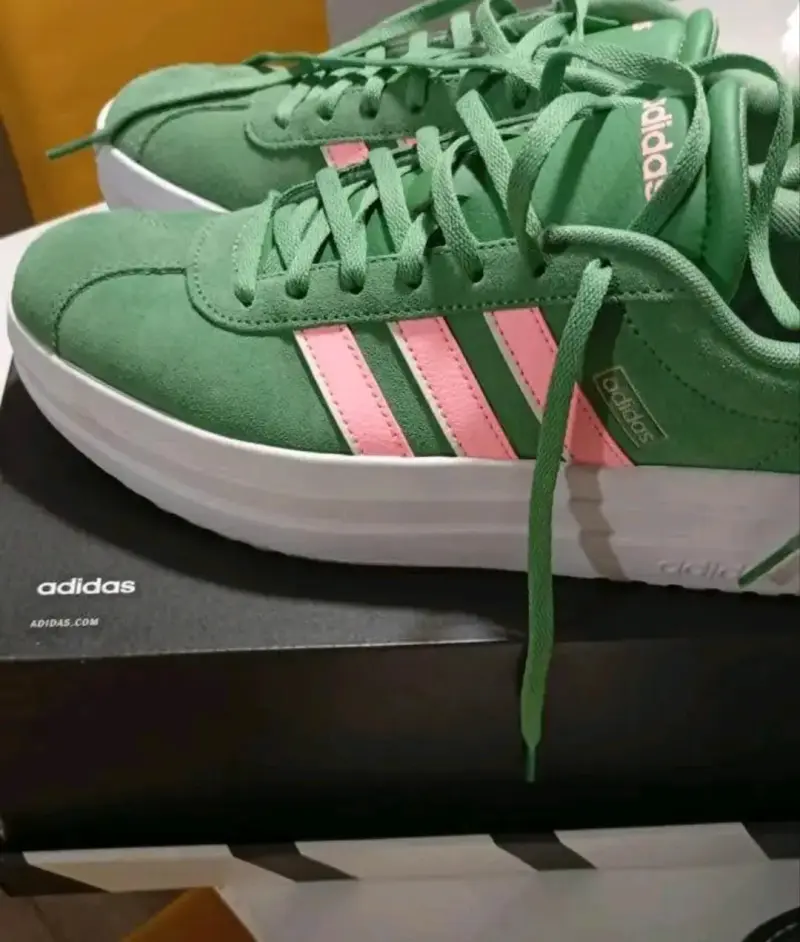 Zapatillas deportivas verde y rosado - 1