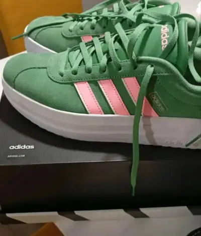 Zapatillas deportivas verde y rosado - miniatura 1