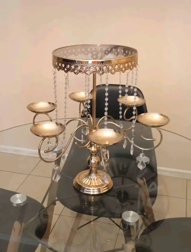 Candelabro dorado decorativo - 1