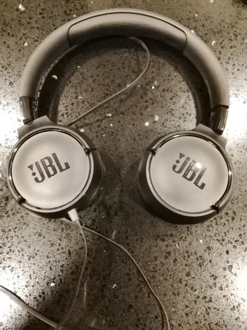 Auriculares JBL negros - 1