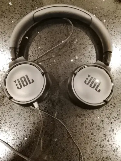 Auriculares JBL negros - miniatura 1