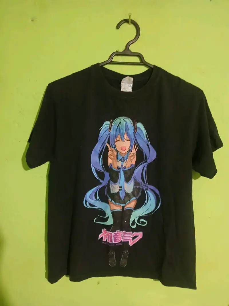 Polera negra estampada anime Hatsune Miku - 1