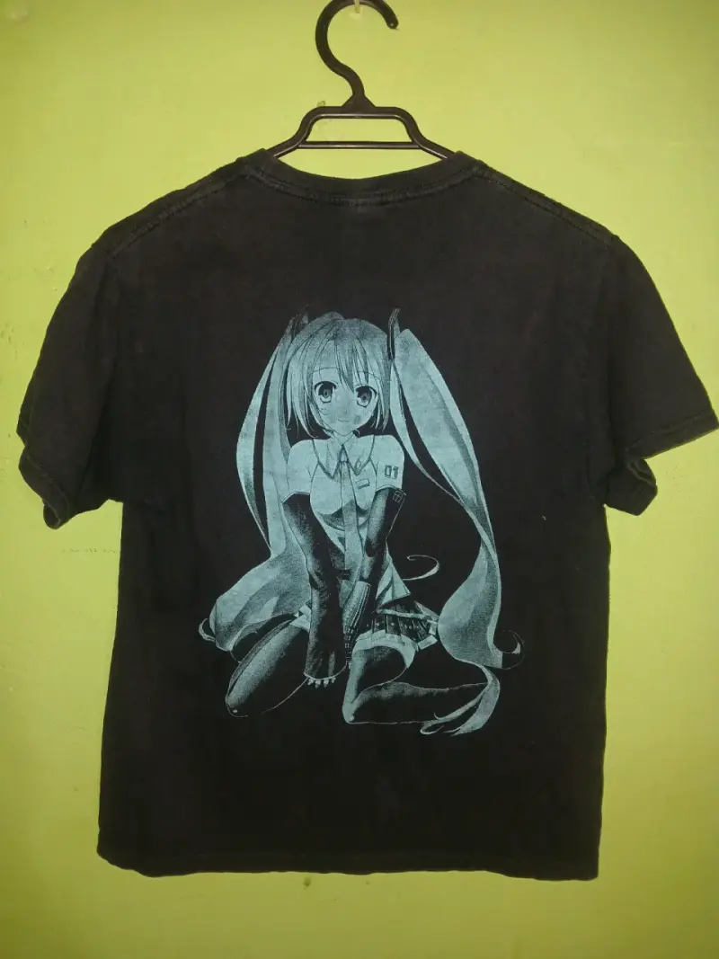 Polera negra estampada anime Hatsune Miku - 2