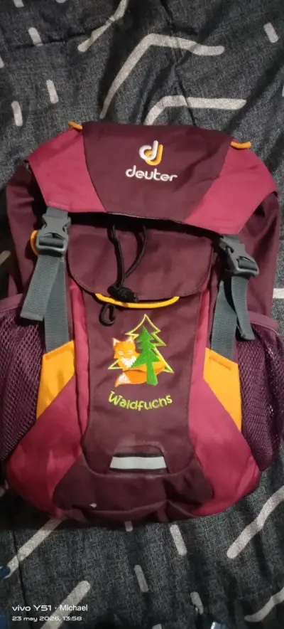 Mochila Deuter color burdeos - miniatura 1