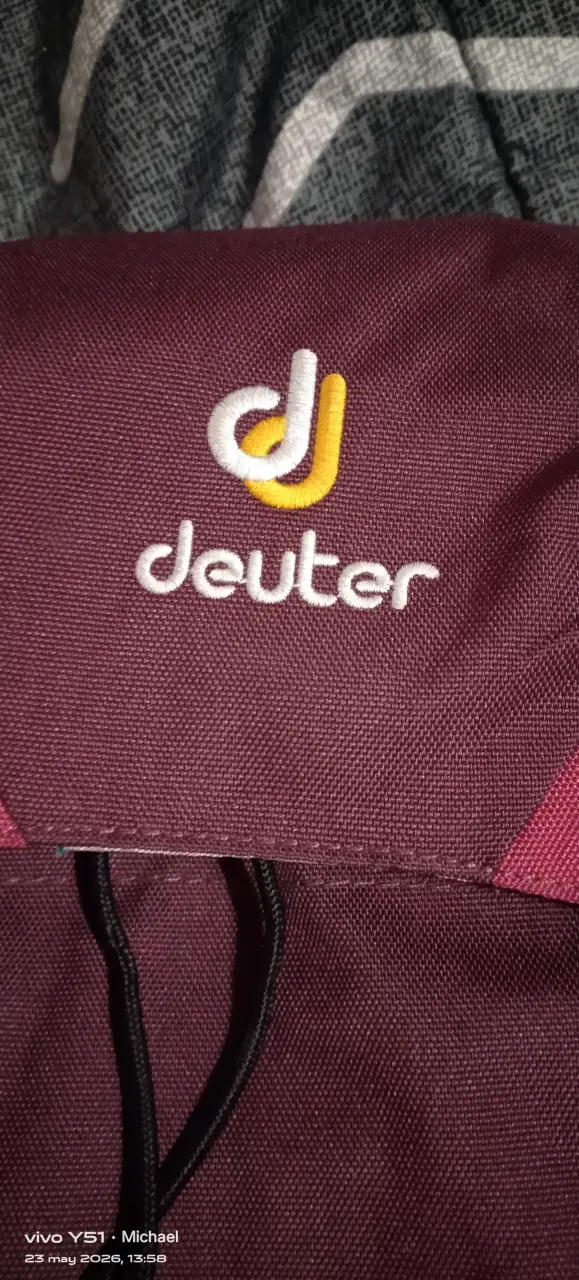 Mochila Deuter color burdeos - 3