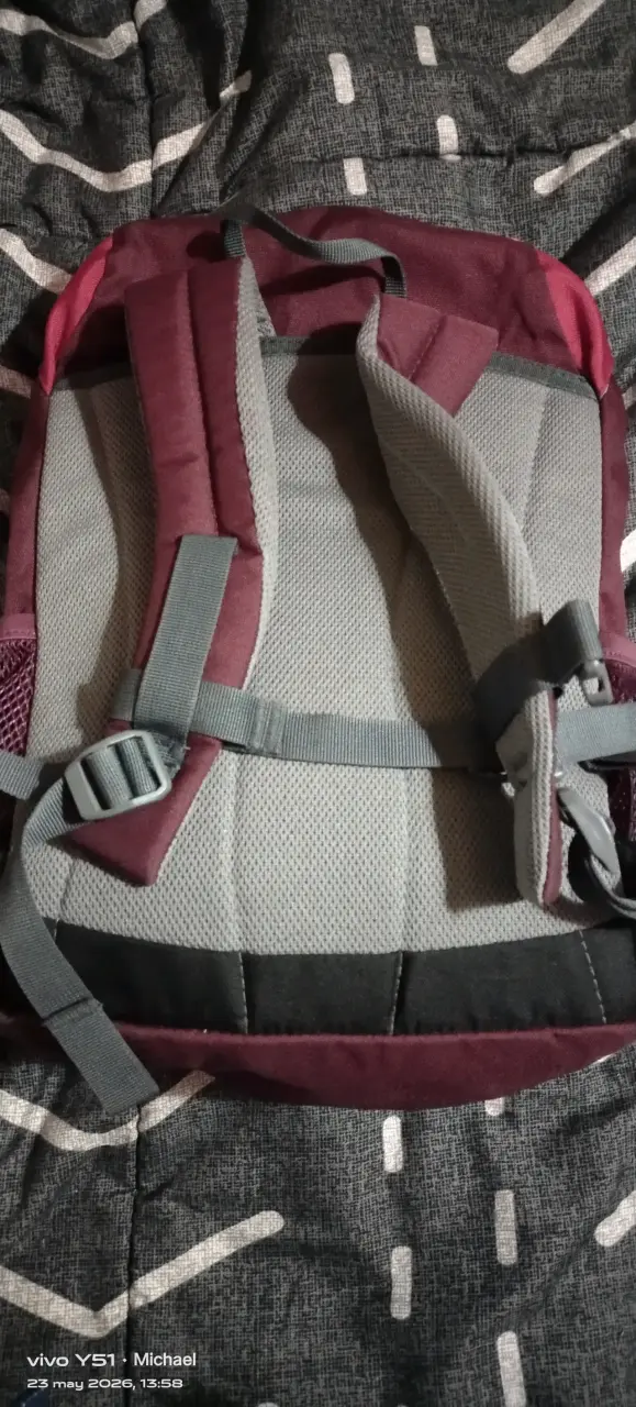 Mochila Deuter color burdeos - 4