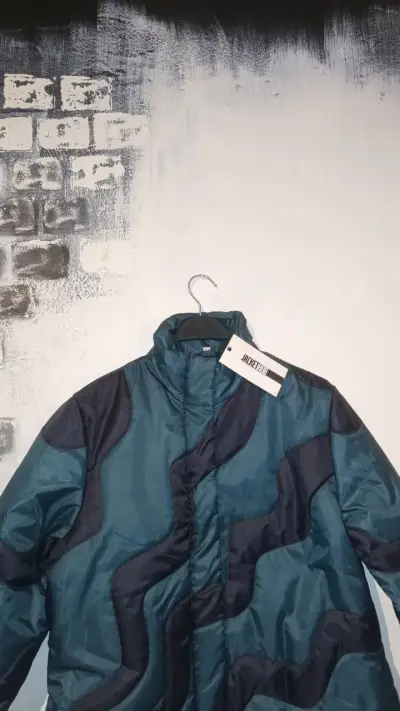 Chaqueta acolchada verde petroleo con diseño - miniatura 3