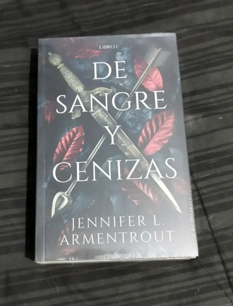 Libro 'De Sangre y Cenizas' - 1