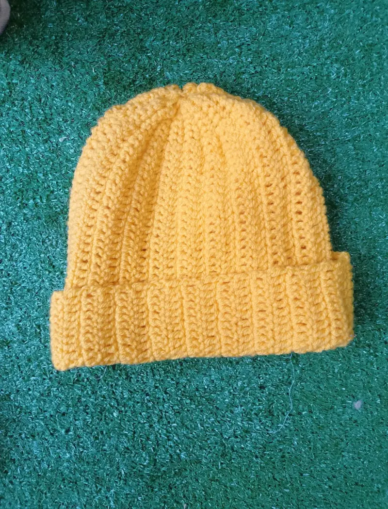 Gorro tejido amarillo - 1