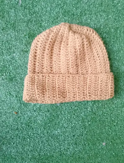 Gorro tejido amarillo - miniatura 2