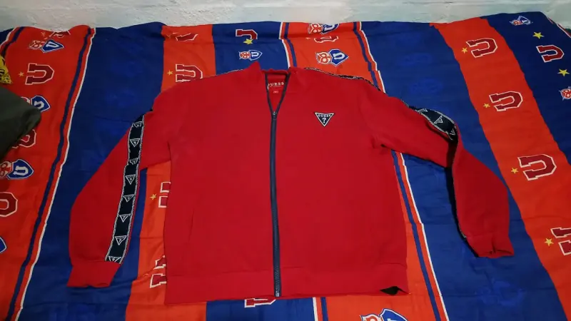 Chaqueta roja Guess con cierre - 1