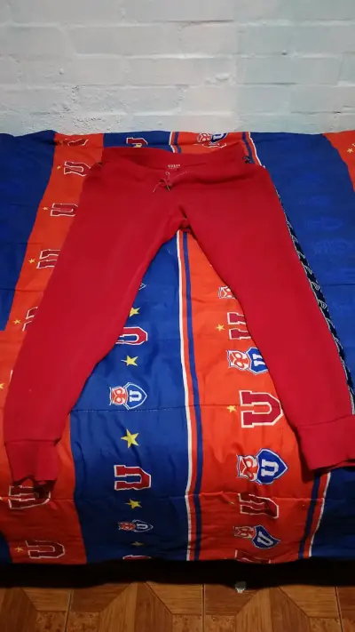 Chaqueta roja Guess con cierre - miniatura 2