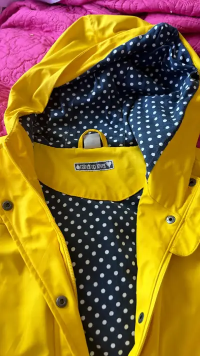Chaqueta impermeable amarilla - miniatura 3