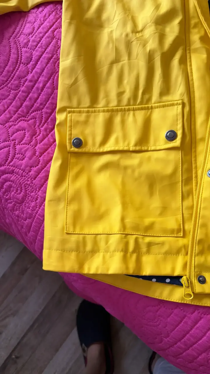 Chaqueta impermeable amarilla - 5