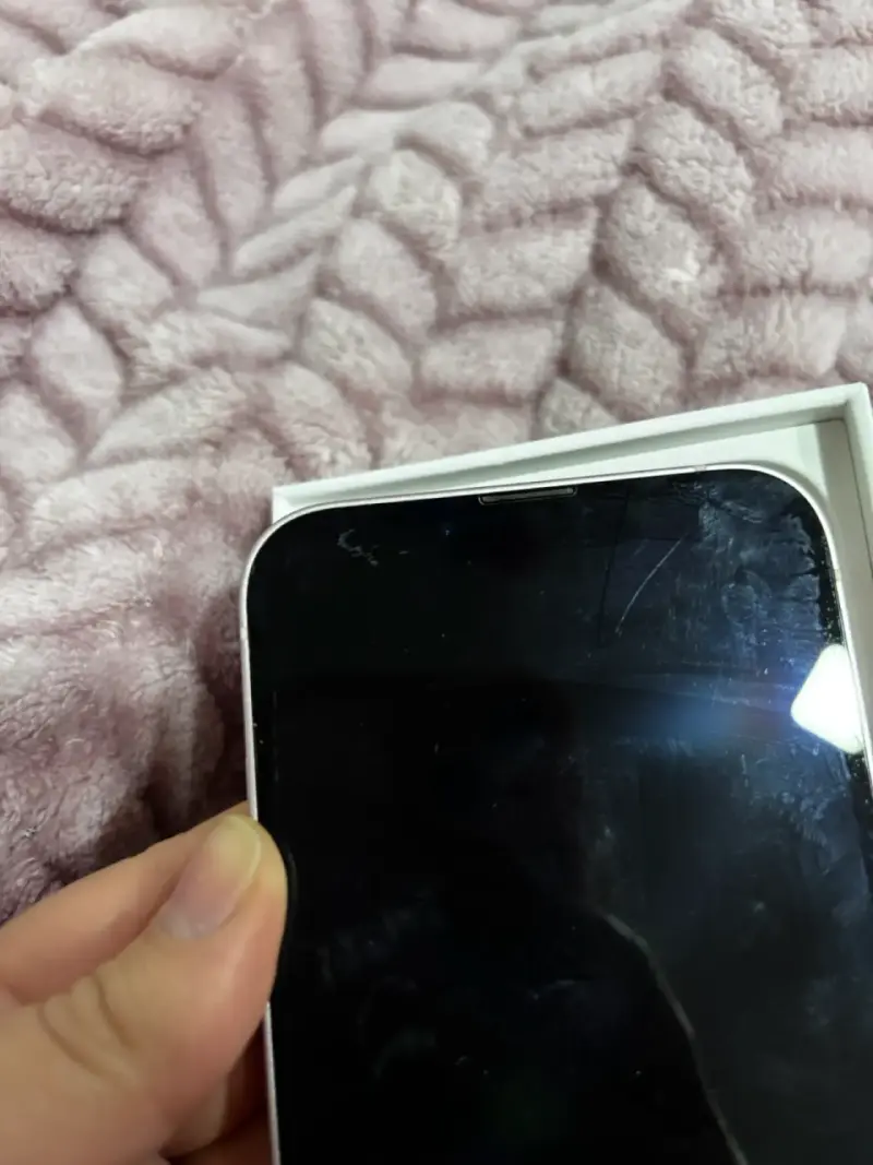 iPhone 13 rosa con caja - 3