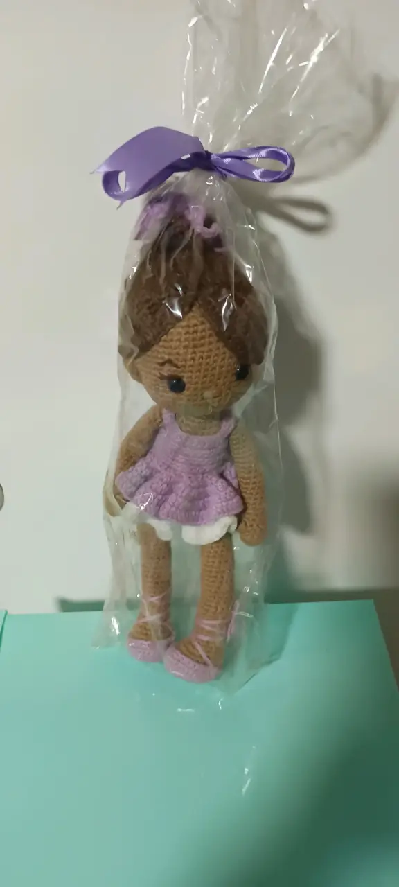 Muñeca de crochet morada - 1