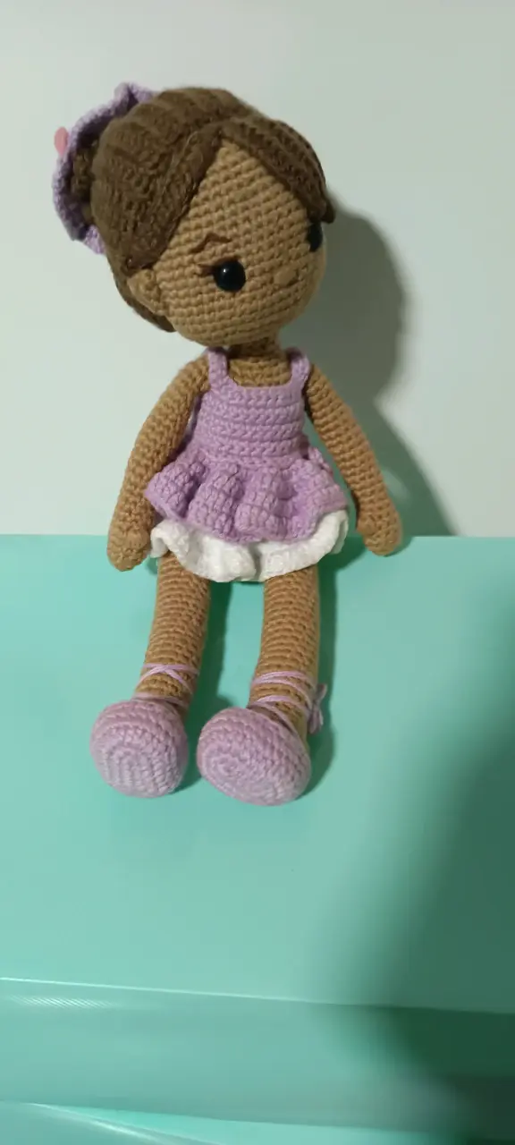 Muñeca de crochet morada - 2
