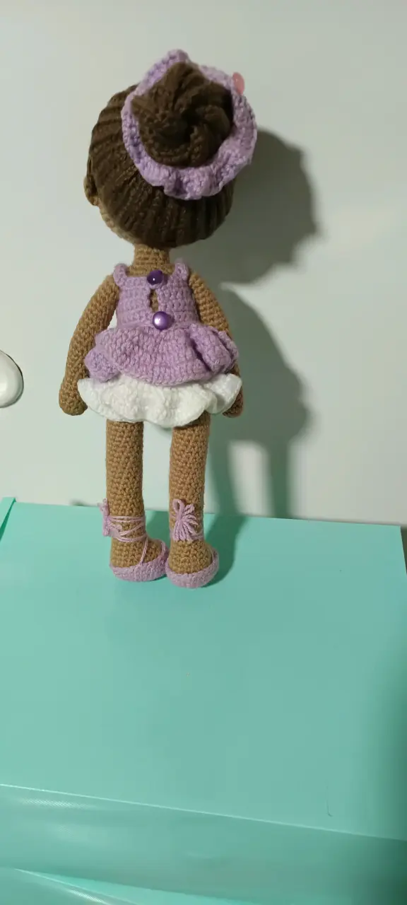 Muñeca de crochet morada - 3