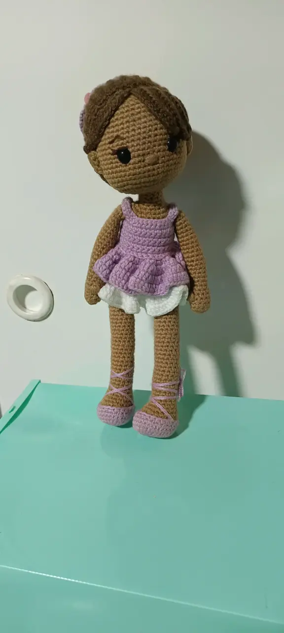 Muñeca de crochet morada - 4