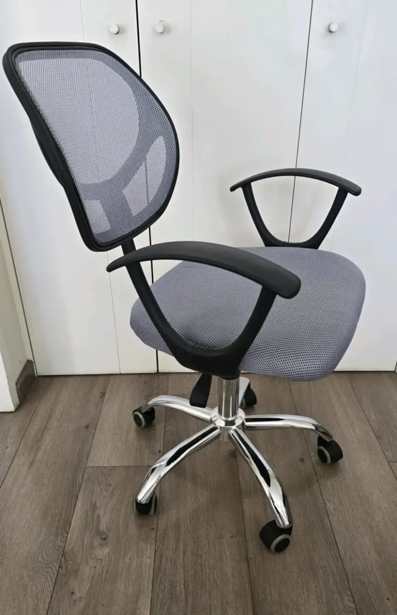 Silla de oficina gris