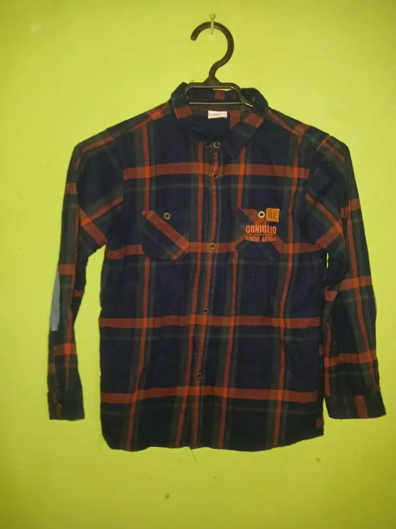 Camisa a cuadros azul y rayas naranja - 1