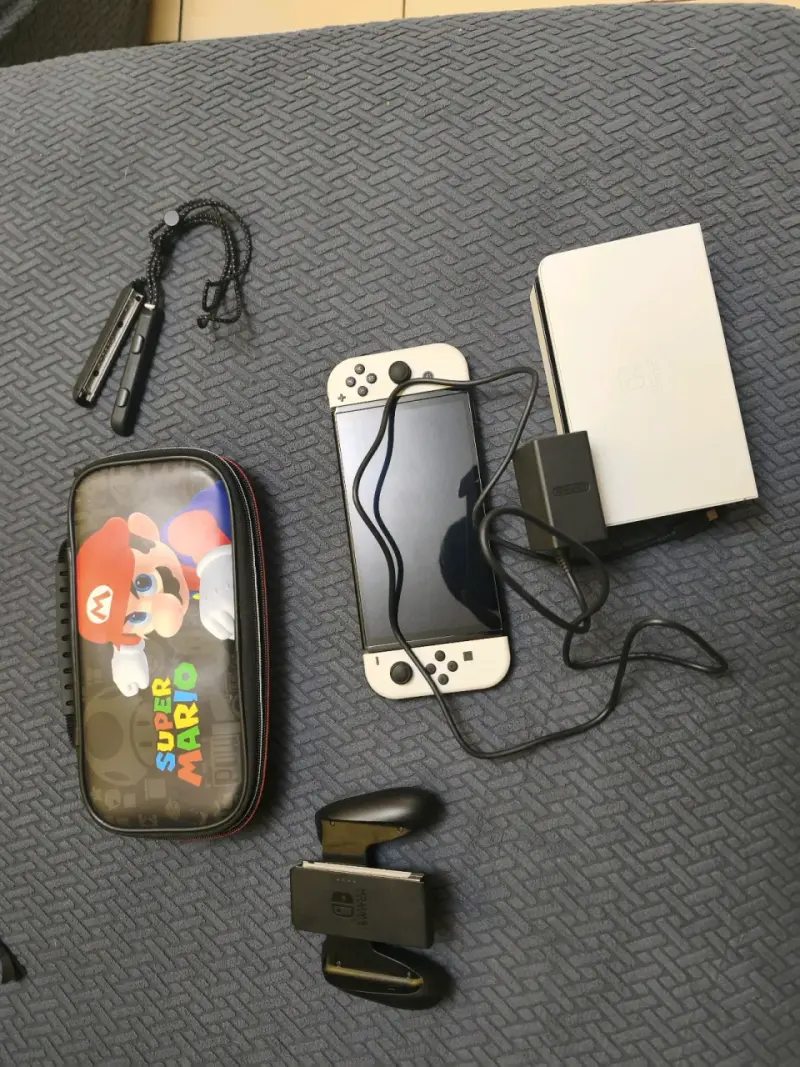 Nintendo Switch oled con accesorios - 1
