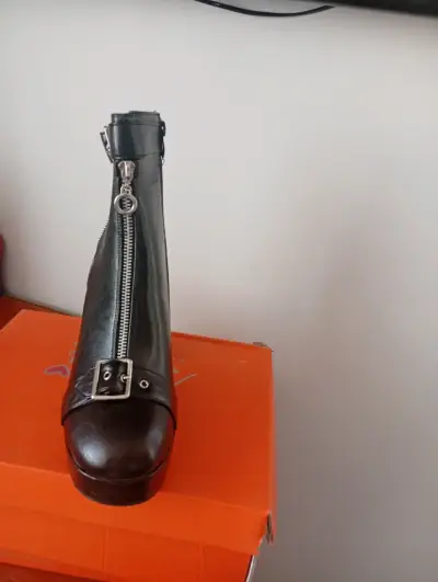 Bota afrodita y pantu bota - miniatura 1