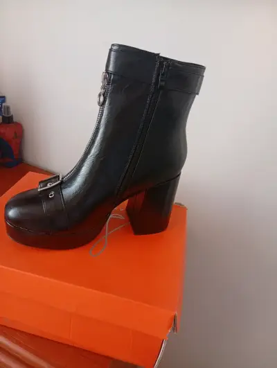 Bota afrodita y pantu bota - miniatura 2