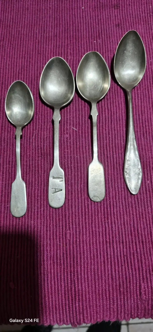 Juego de cucharas antiguas
