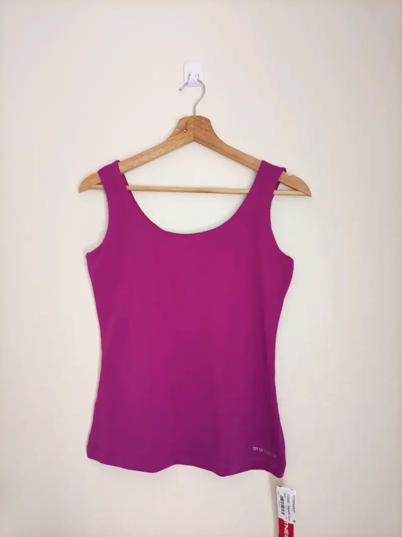 Polera morada sin mangas