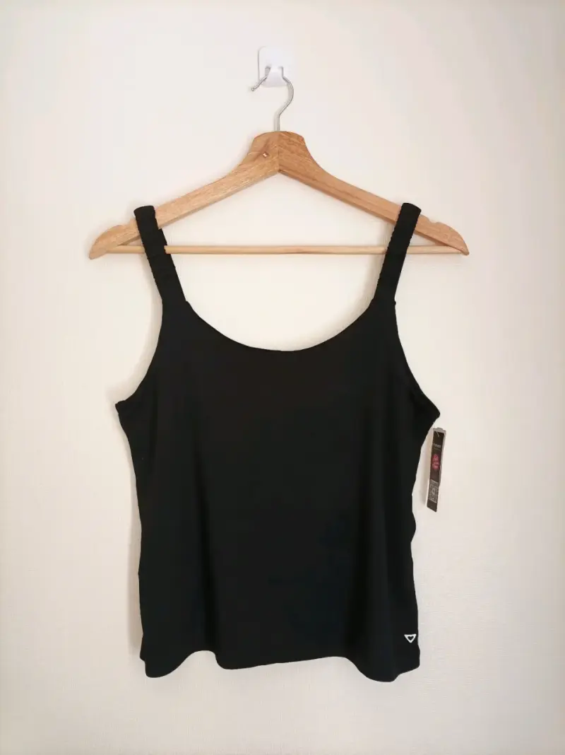 Polera negra sin mangas - 2