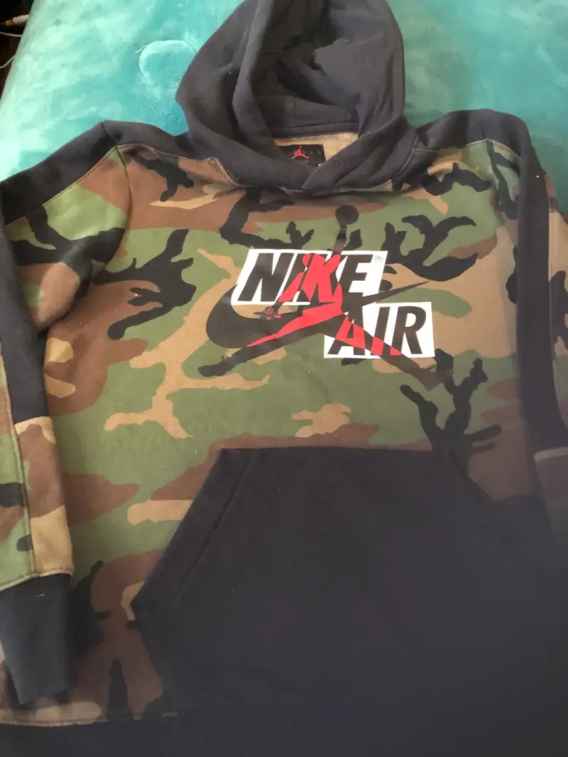 Polerón camuflado Nike Air