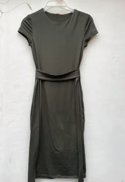 Vestido recto verde oliva - miniatura 1