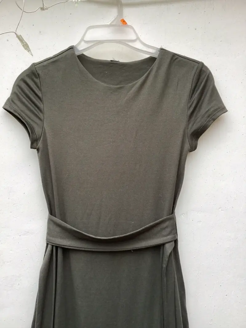 Vestido recto verde oliva - 2