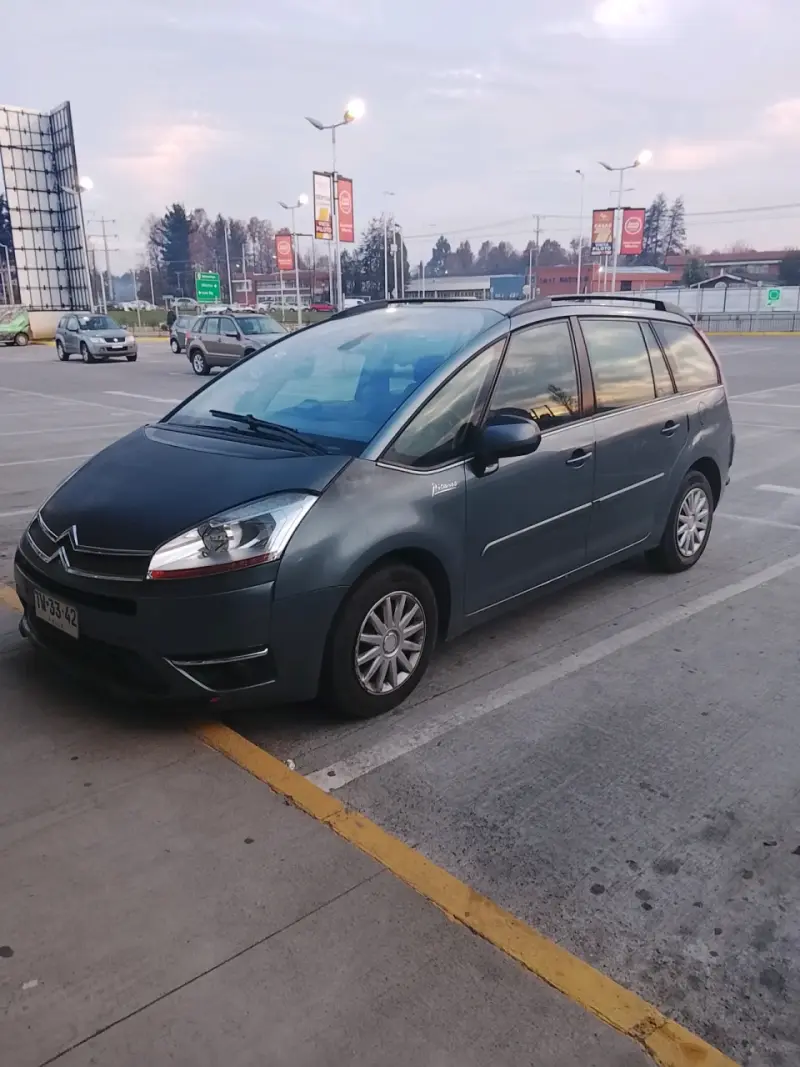Auto Citroën gris oscuro - 1
