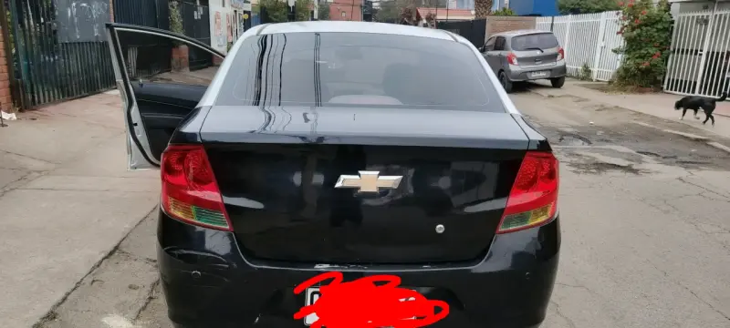 Auto Chevrolet SAIL LT negro en buen estado - 5