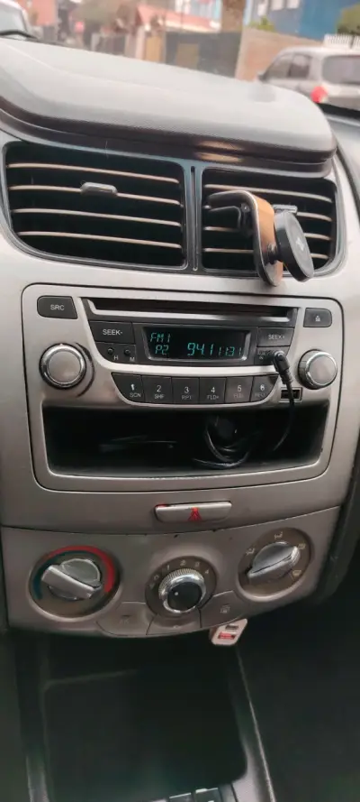 Auto Chevrolet SAIL LT negro en buen estado - miniatura 10