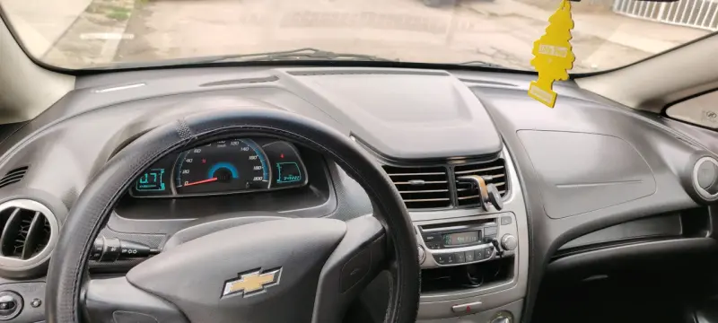 Auto Chevrolet SAIL LT negro en buen estado - 11