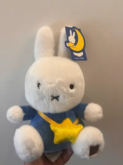 Peluche Miffy blanco con estrella Miniso - miniatura 1