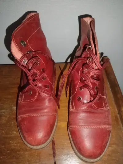 Botines de cuero rojos - miniatura 1